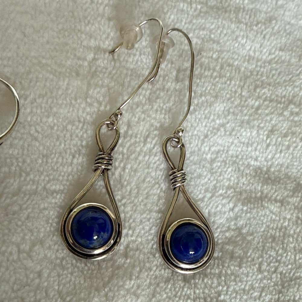 Elegant Silver and Blue Jewelry Set - Picture 8 of 9